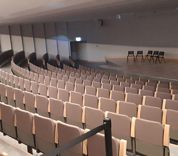 palco e cadeiras